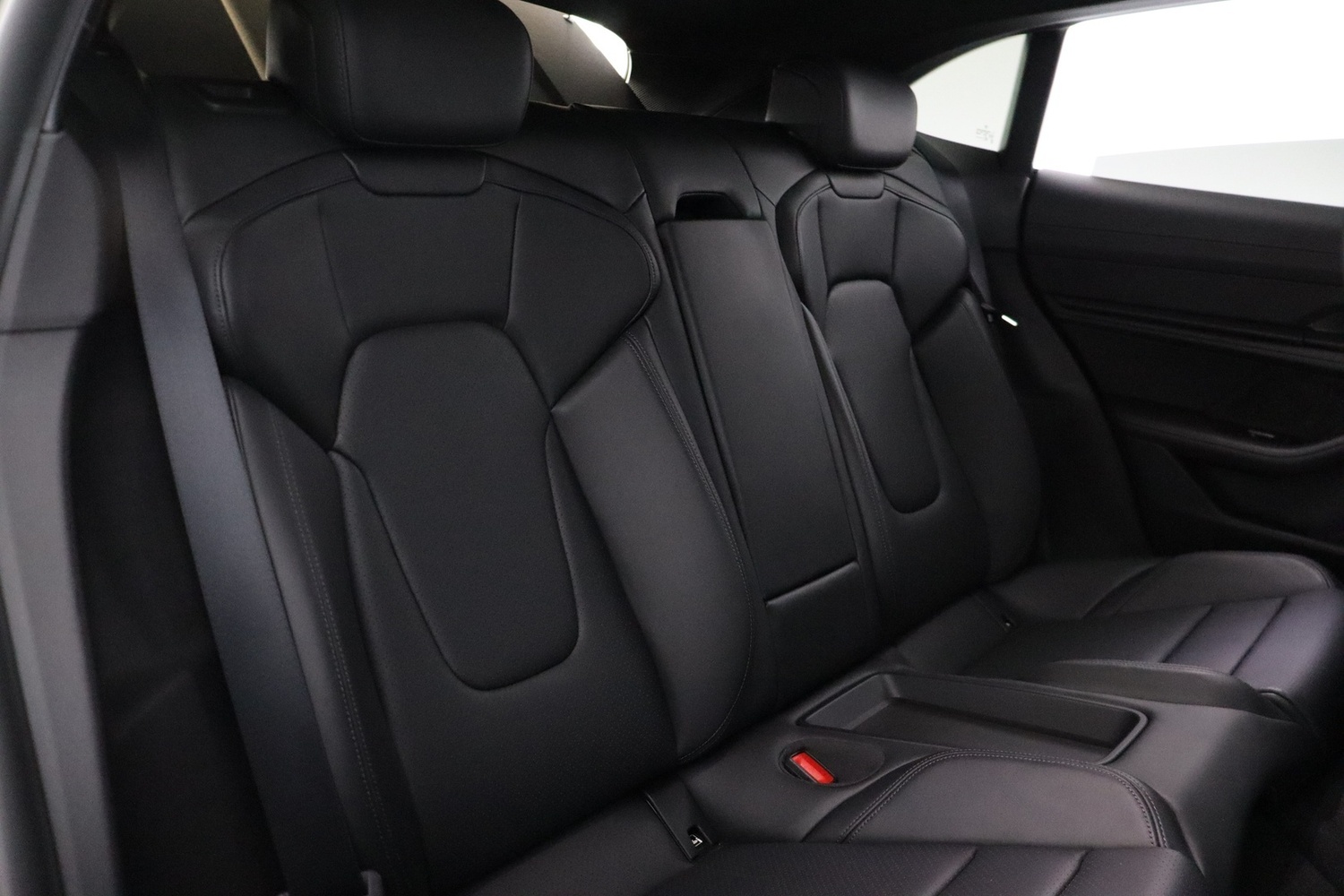 Porsche Taycan vaihtoauto