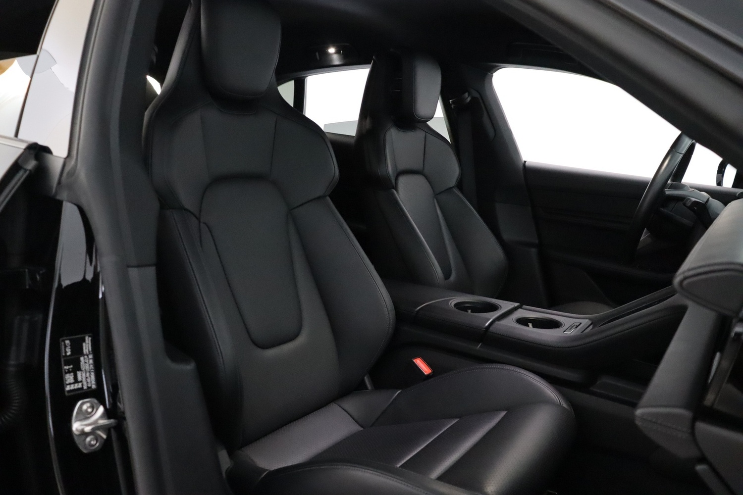 Porsche Taycan vaihtoauto