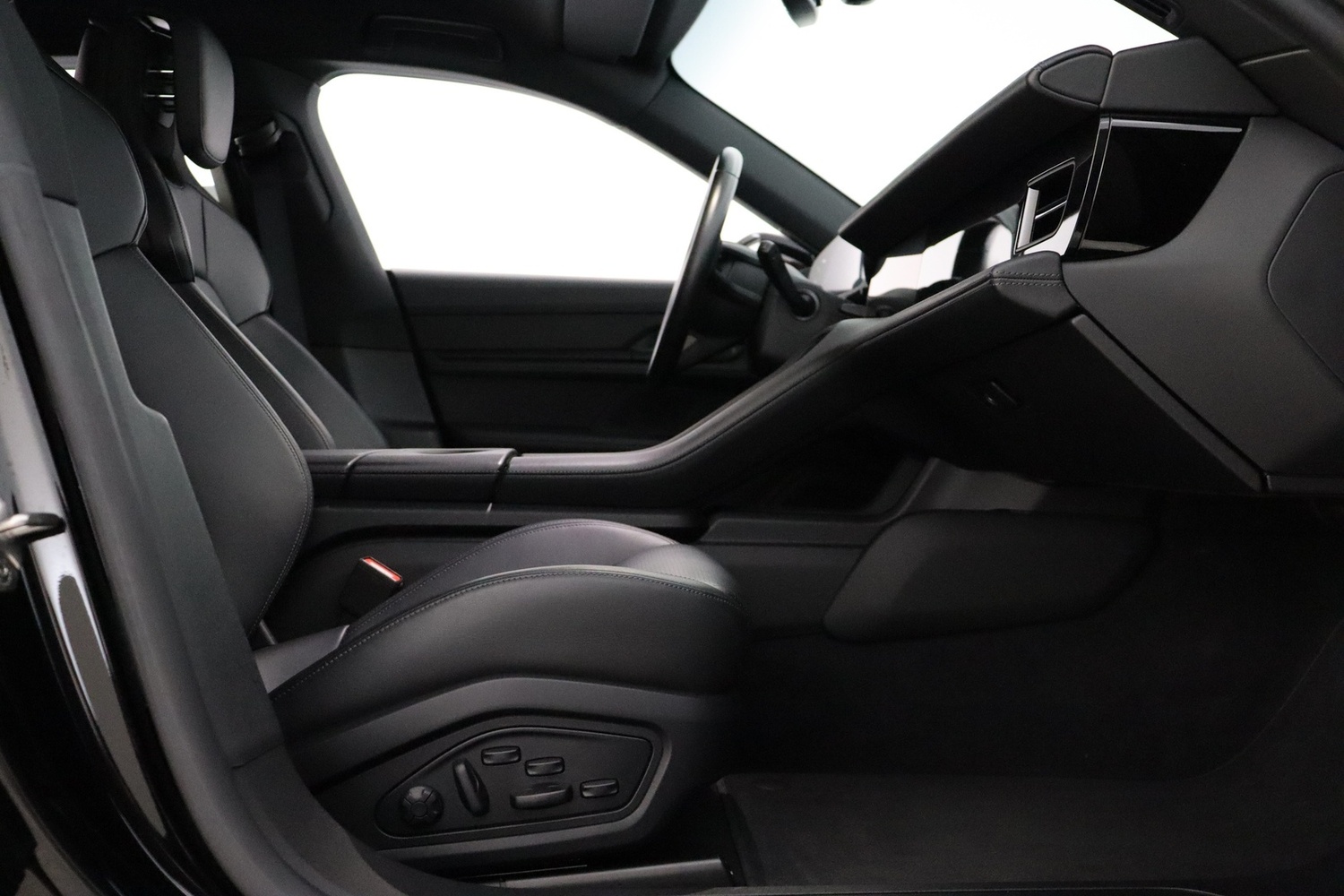 Porsche Taycan vaihtoauto