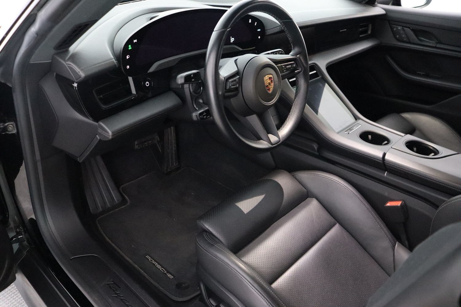Porsche Taycan vaihtoauto