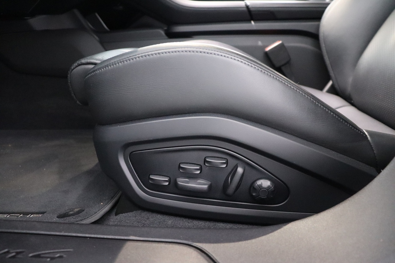 Porsche Taycan vaihtoauto