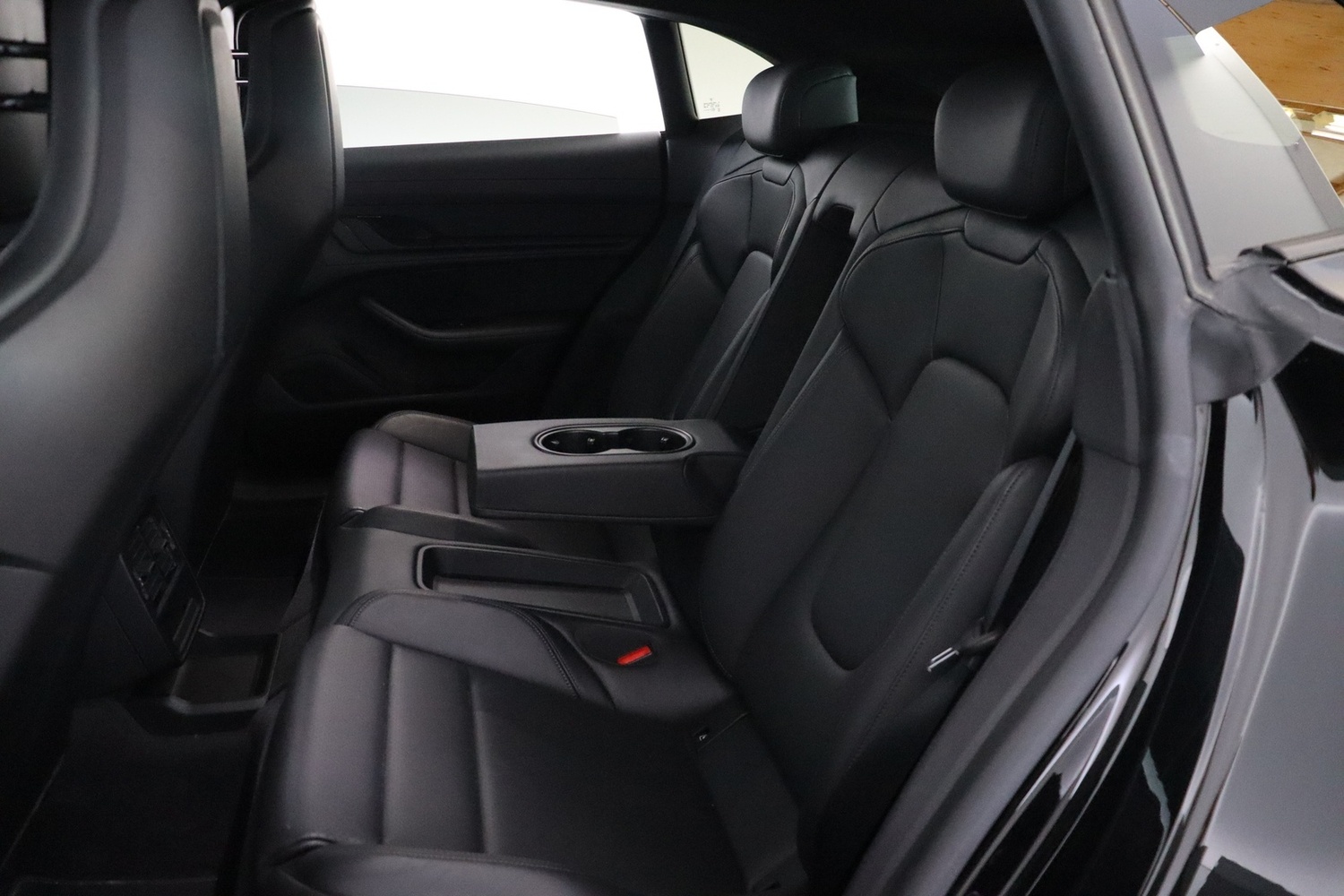 Porsche Taycan vaihtoauto