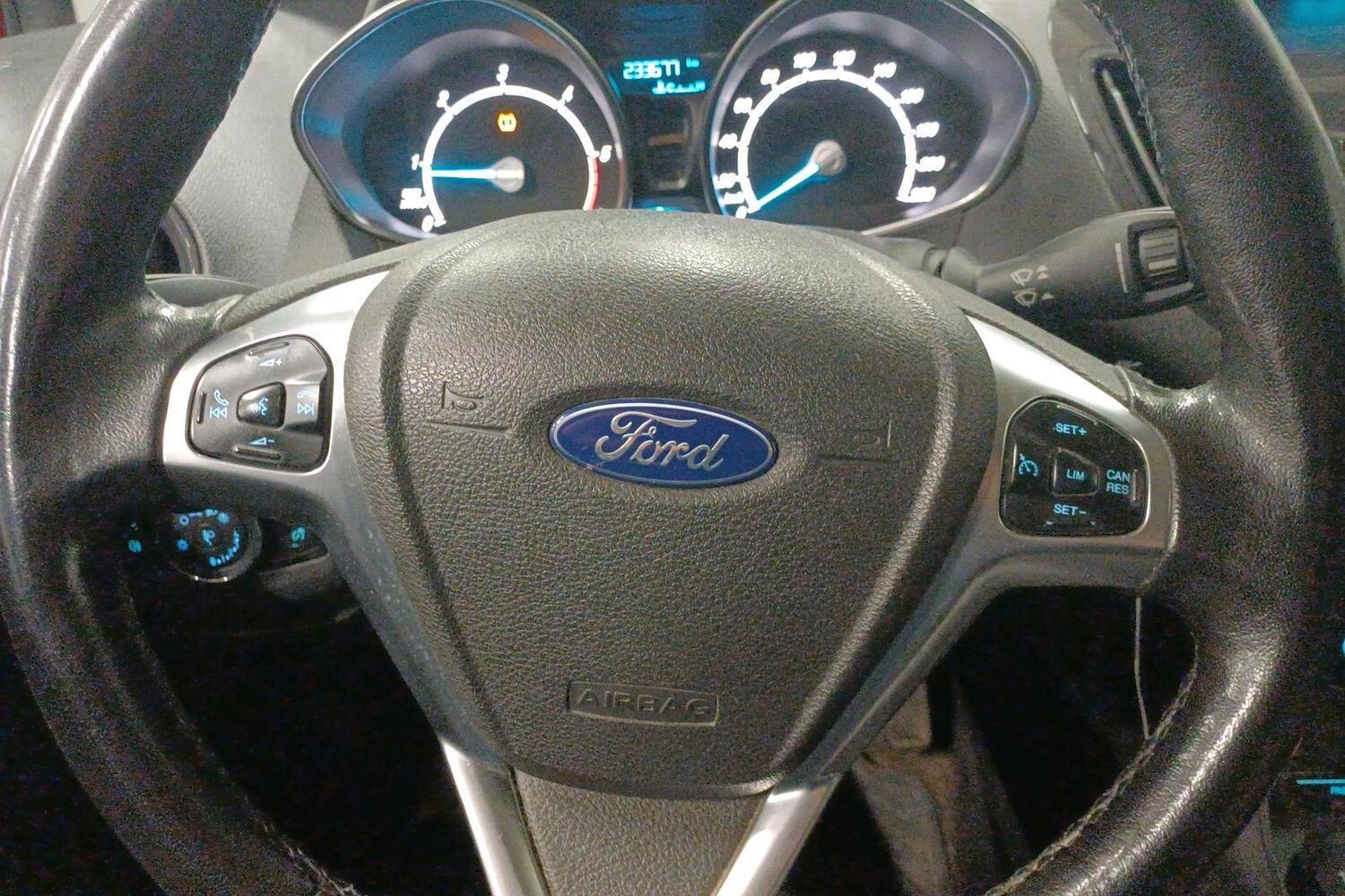 Ford Tourneo Courier vaihtoauto