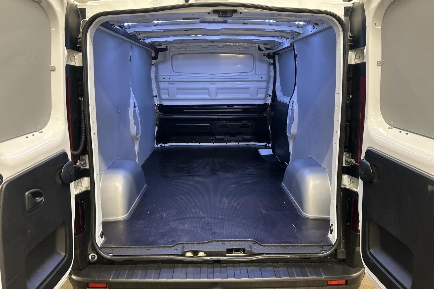 Nissan Primastar vaihtoauto