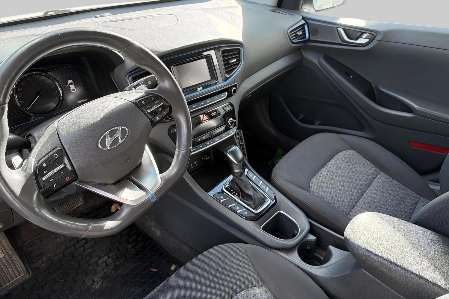 Hyundai IONIQ plug-in vaihtoauto