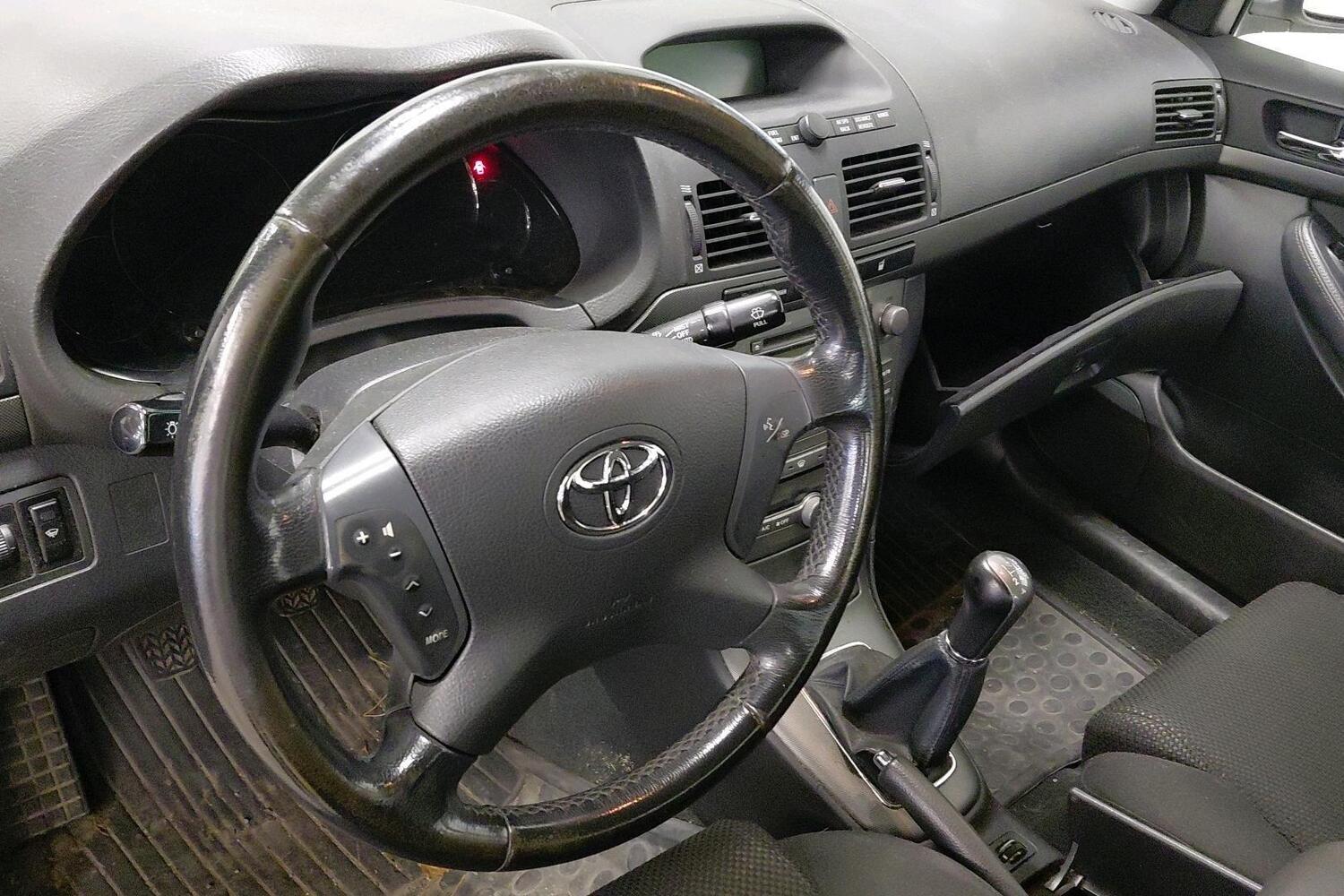 Toyota Avensis vaihtoauto