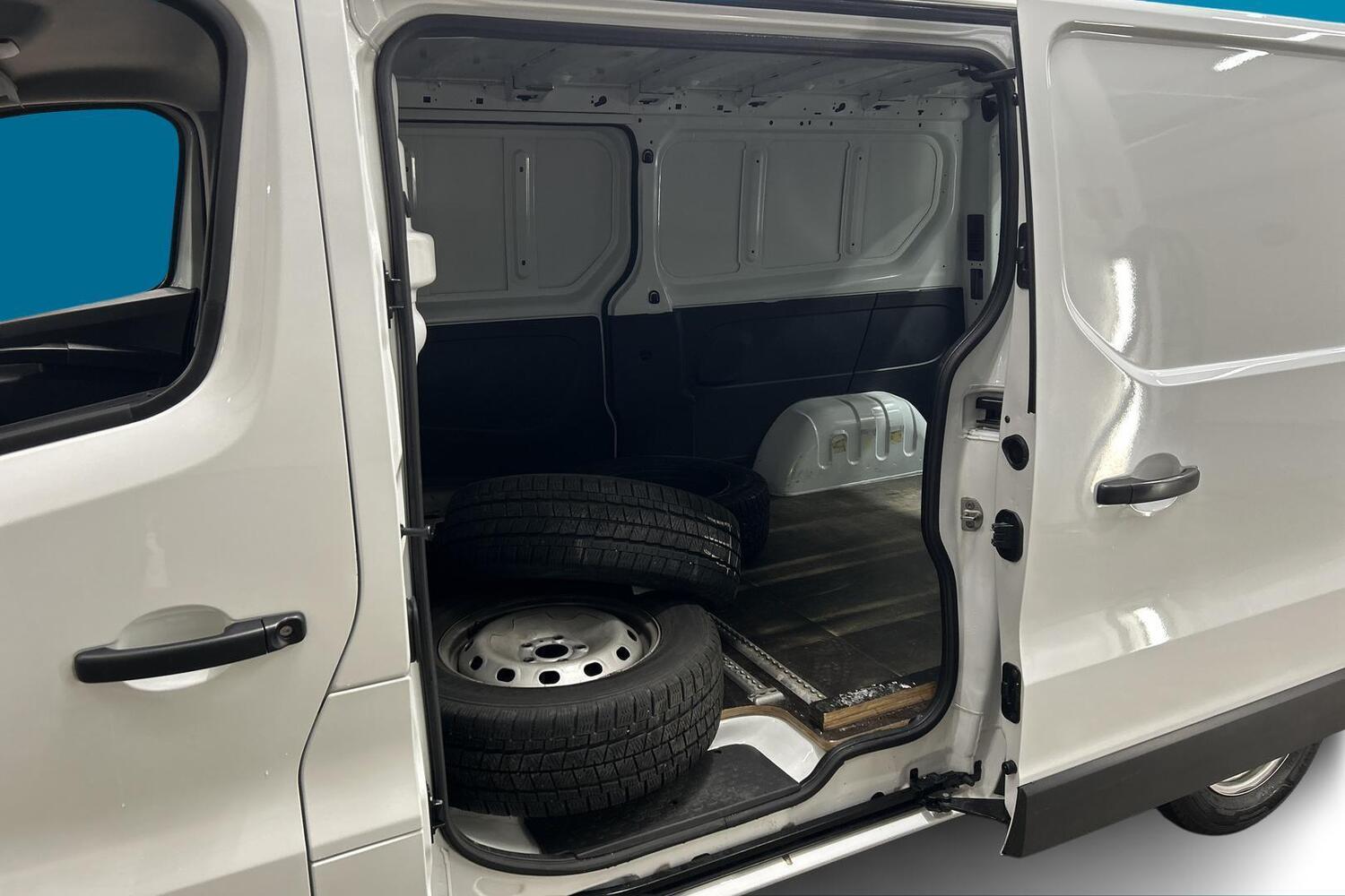 Nissan Primastar vaihtoauto