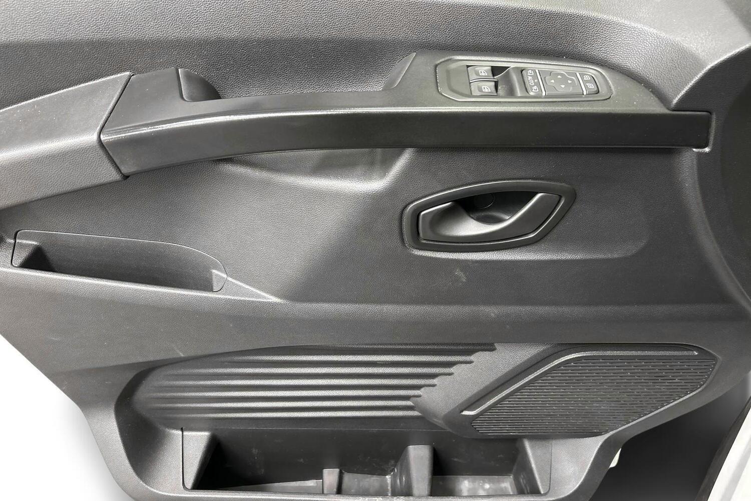 Nissan Primastar vaihtoauto