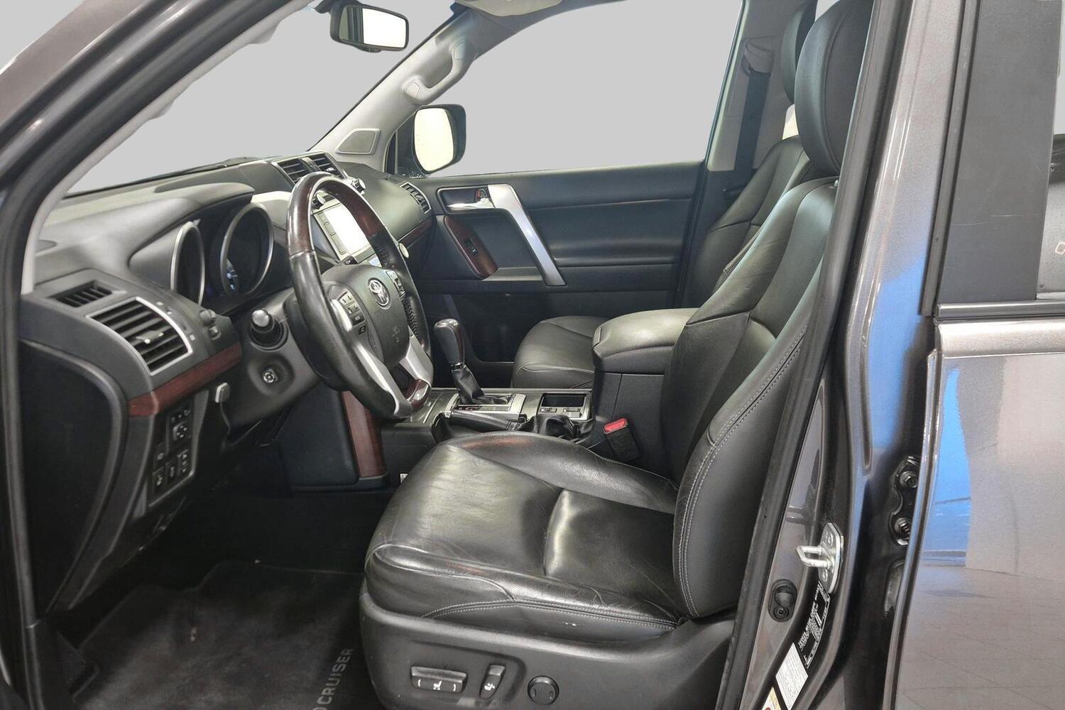 Toyota Land Cruiser vaihtoauto