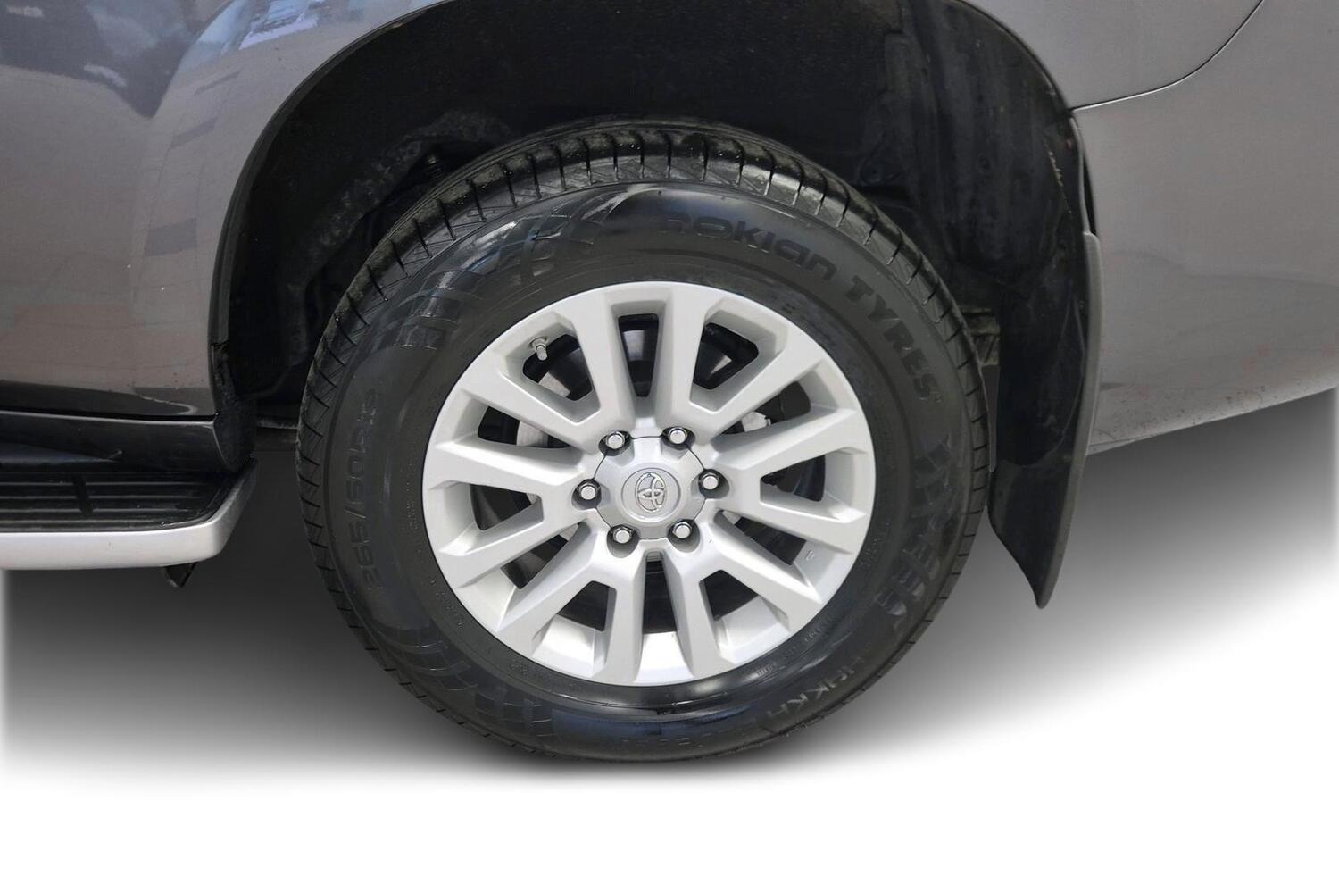 Toyota Land Cruiser vaihtoauto