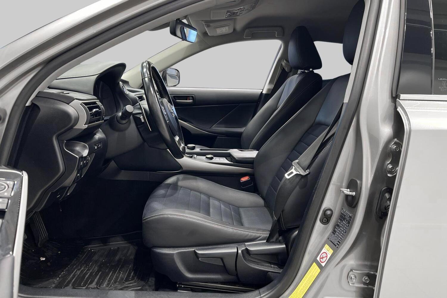 Lexus IS vaihtoauto