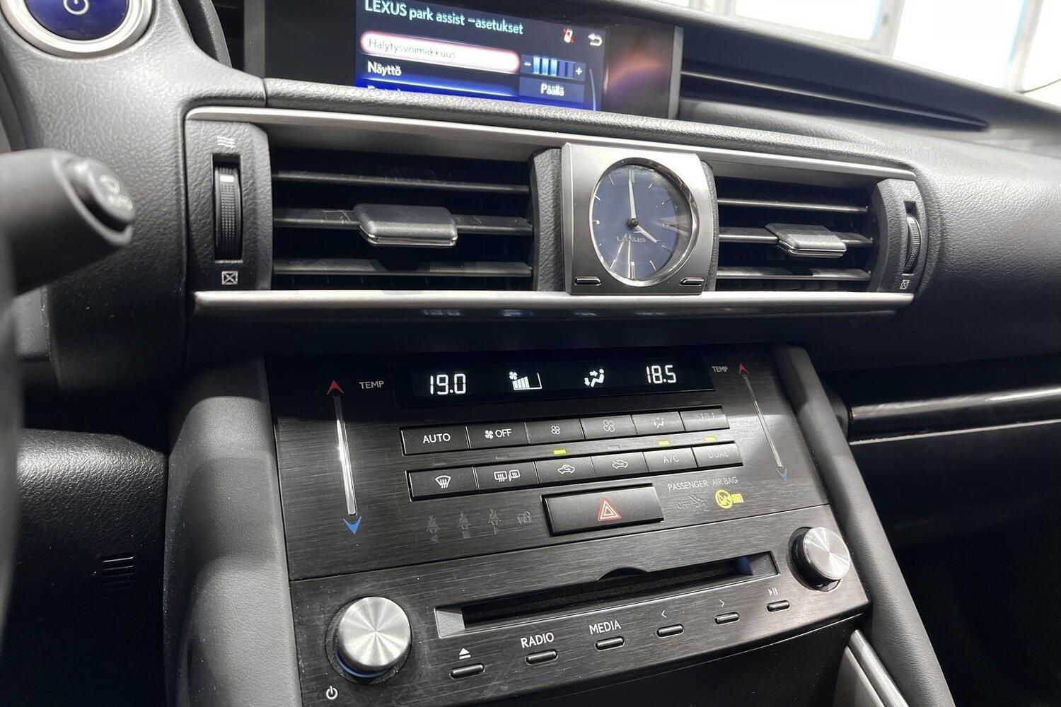 Lexus IS vaihtoauto