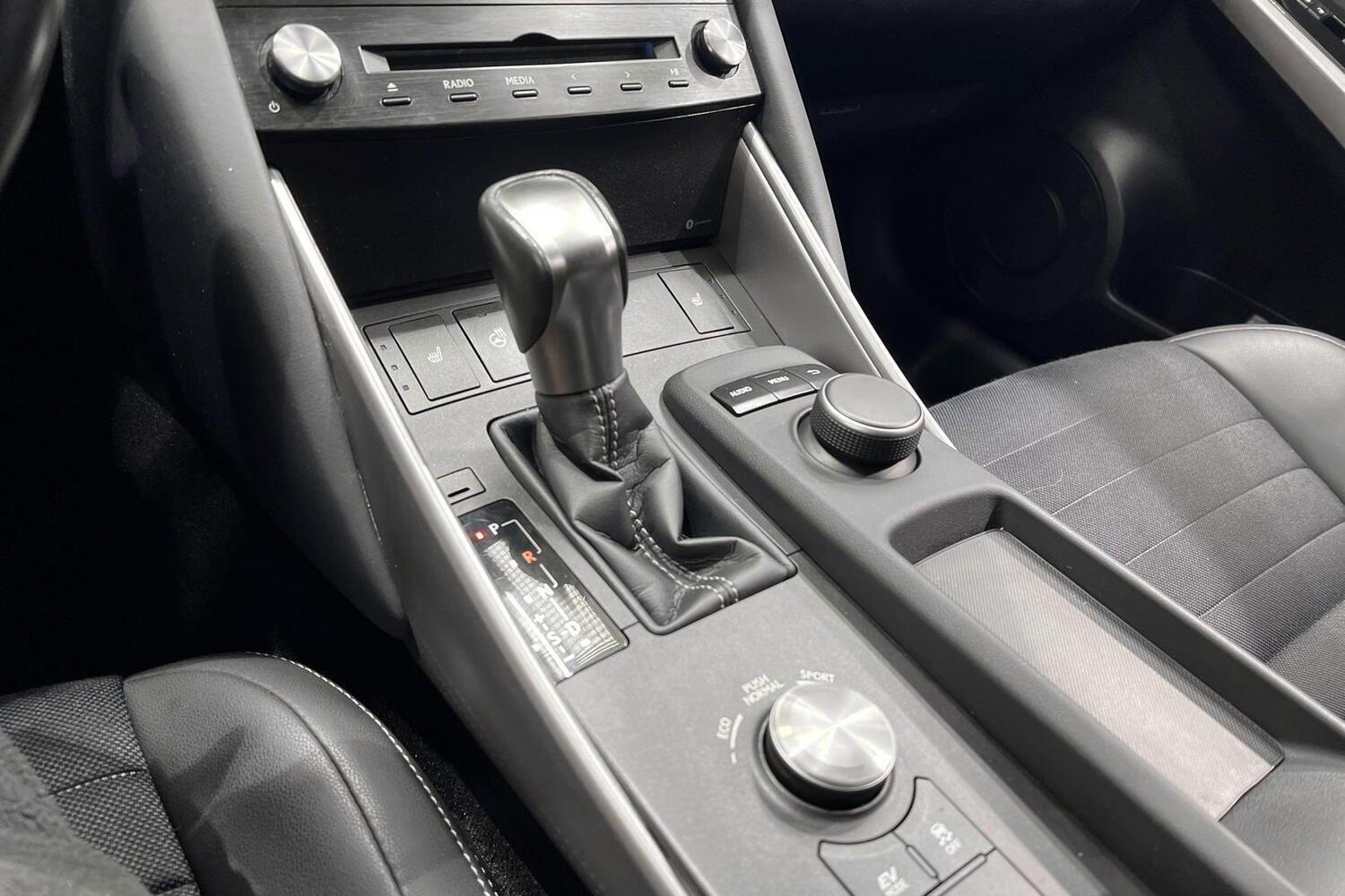 Lexus IS vaihtoauto