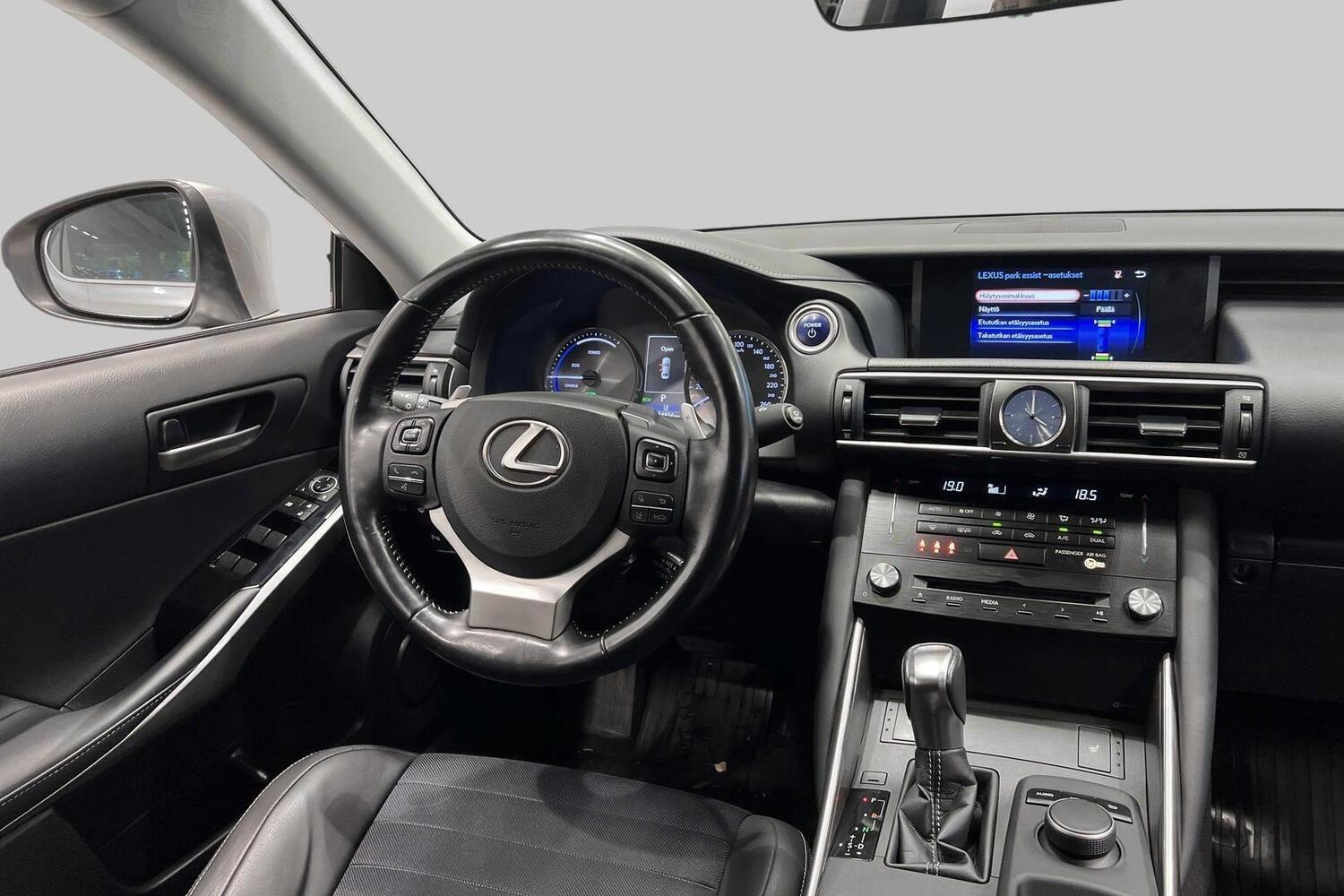 Lexus IS vaihtoauto