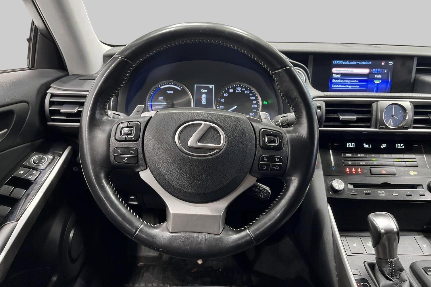 Lexus IS vaihtoauto