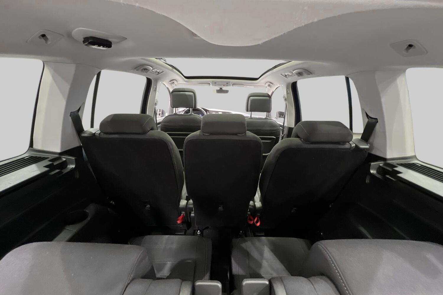 Volkswagen Touran vaihtoauto