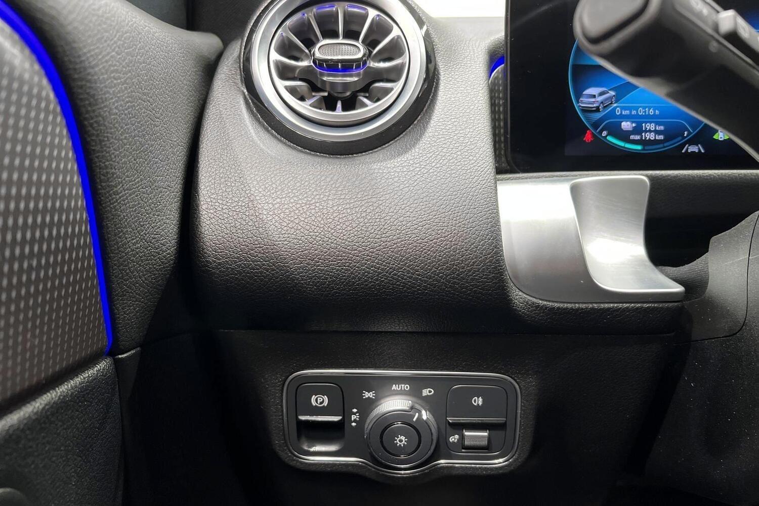 Mercedes-Benz EQB vaihtoauto