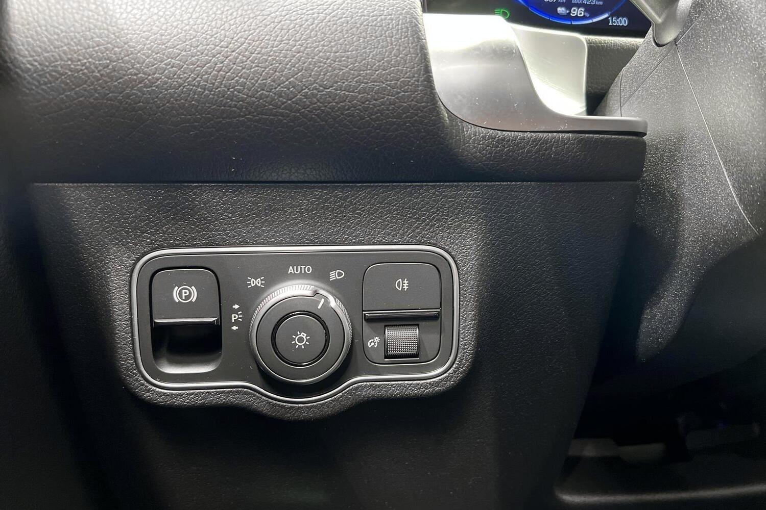 Mercedes-Benz EQB vaihtoauto