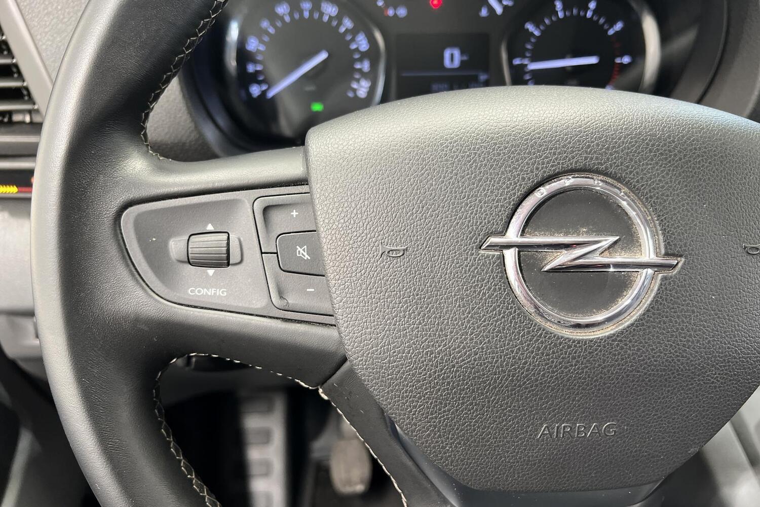 Opel Vivaro vaihtoauto