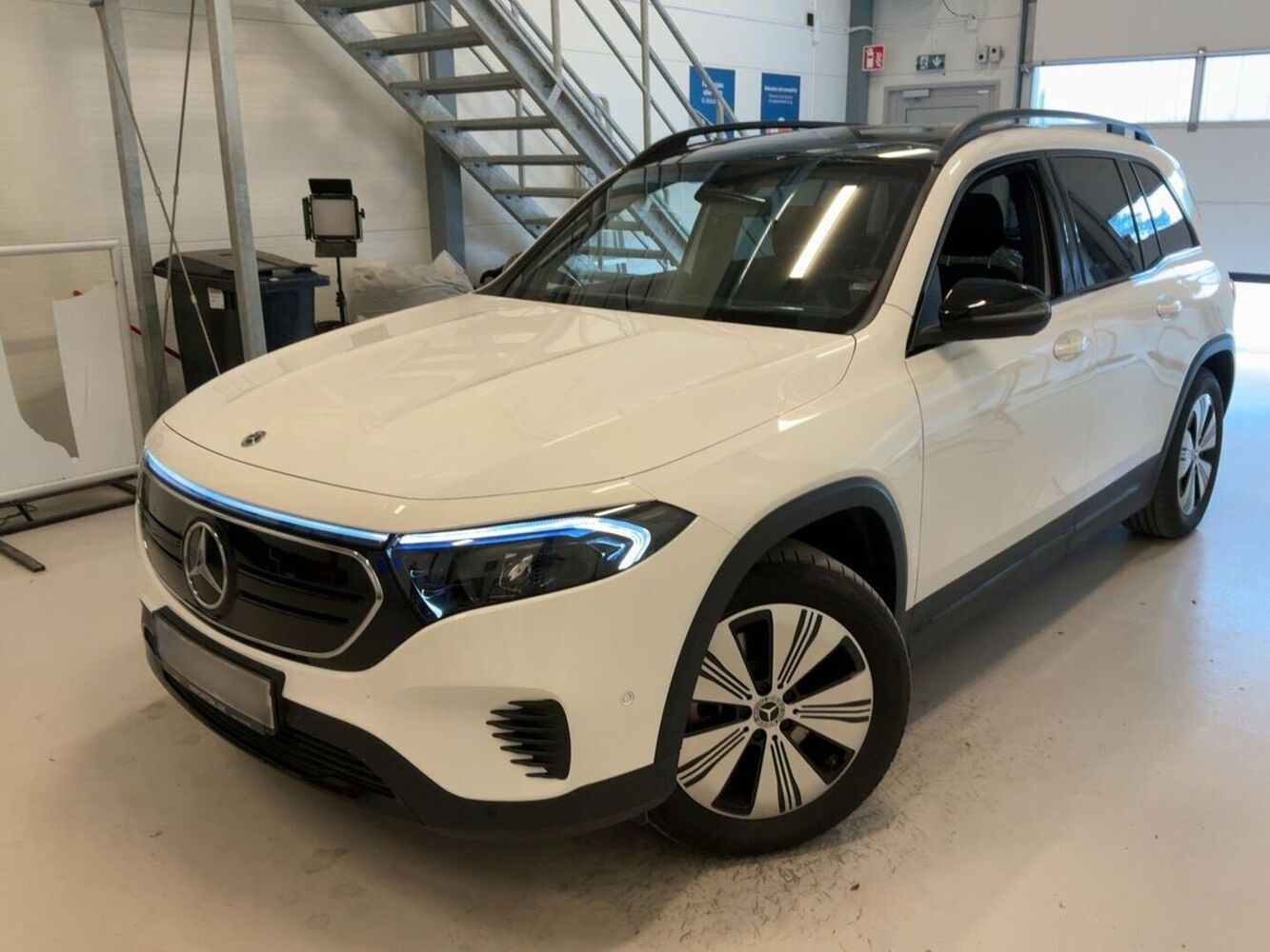 Mercedes-Benz EQB vaihtoauto