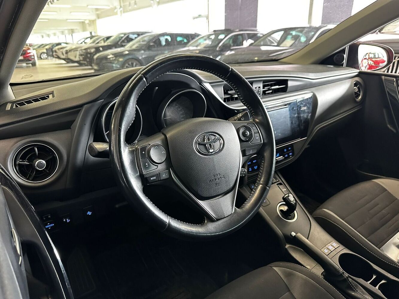 Toyota Auris vaihtoauto