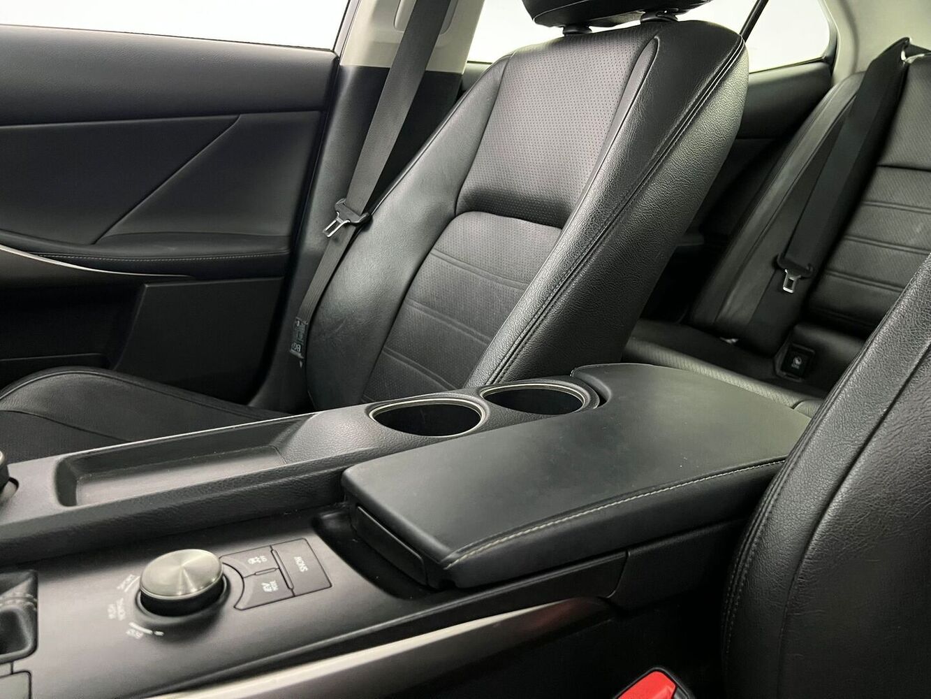 Lexus IS vaihtoauto