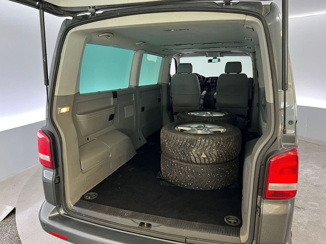 Volkswagen Caravelle vaihtoauto