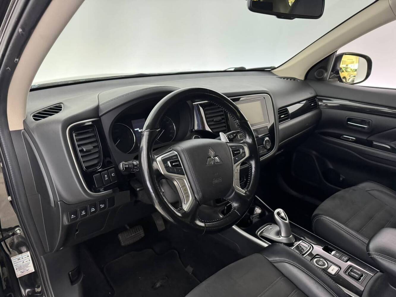 Mitsubishi Outlander PHEV vaihtoauto
