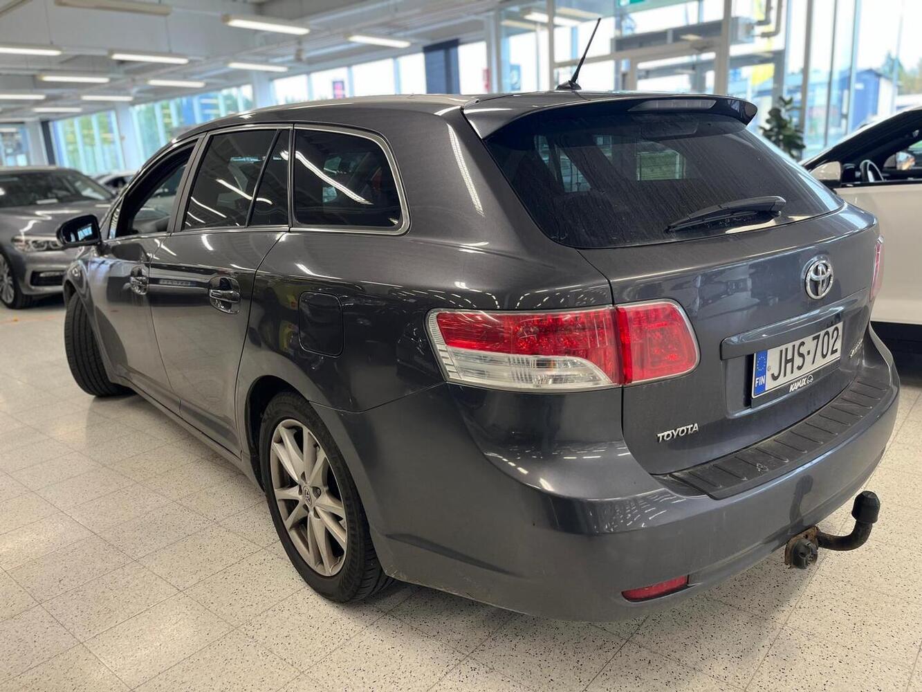 Toyota Avensis vaihtoauto