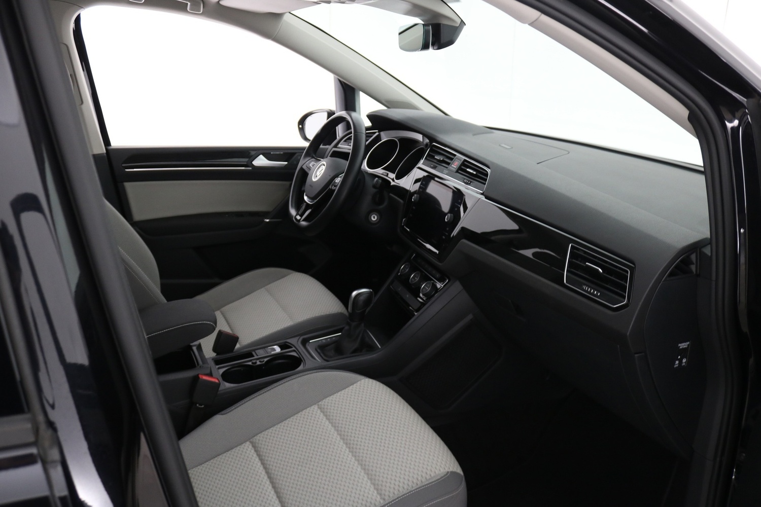 Volkswagen Touran vaihtoauto