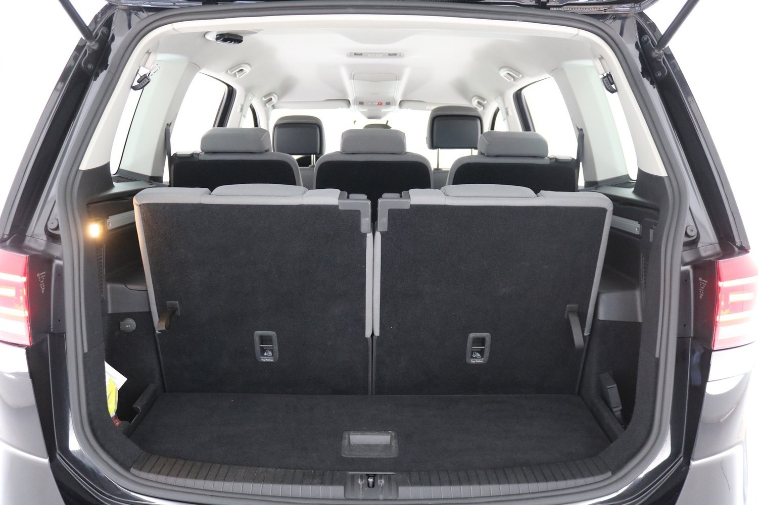 Volkswagen Touran vaihtoauto