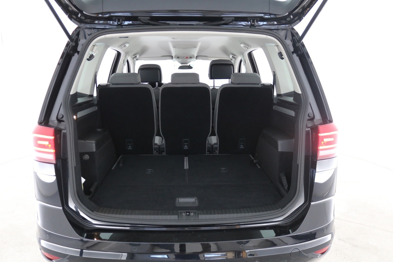 Volkswagen Touran vaihtoauto