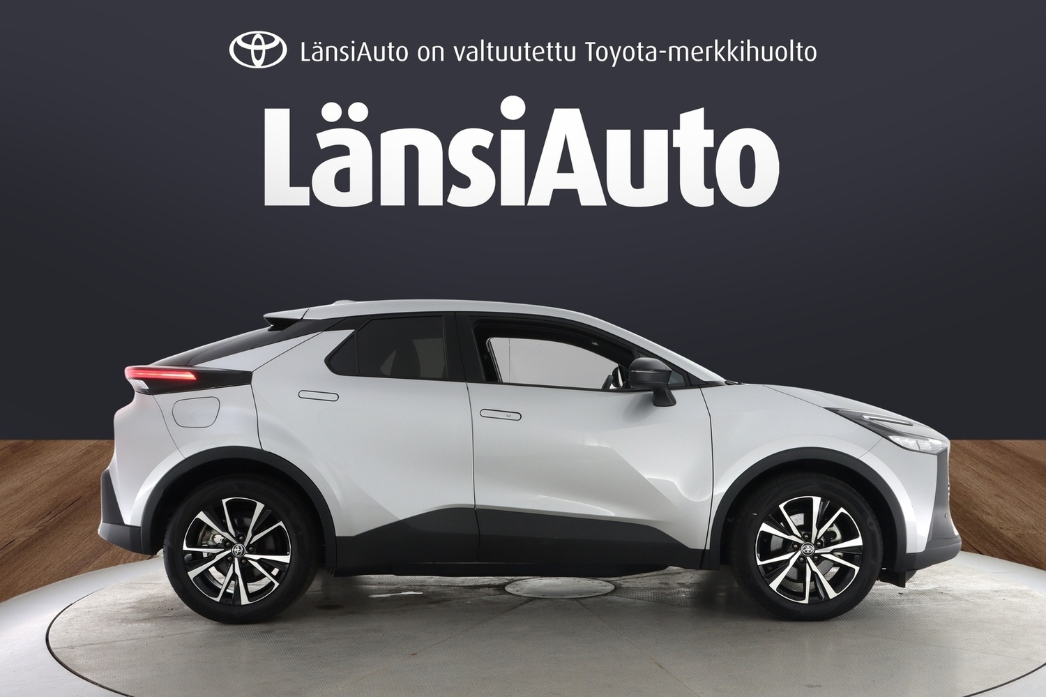 Toyota C-HR vaihtoauto