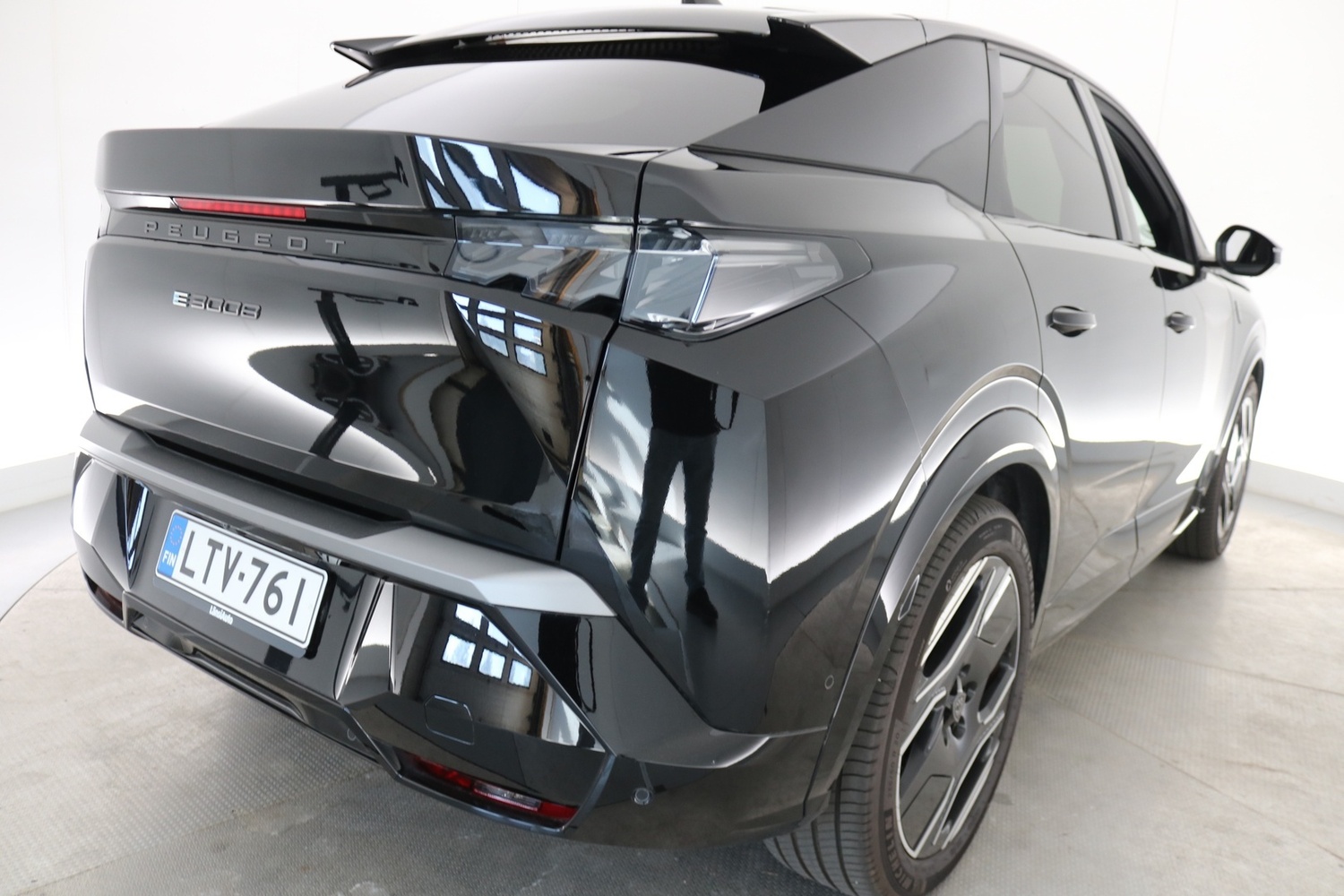 Peugeot E-3008 vaihtoauto