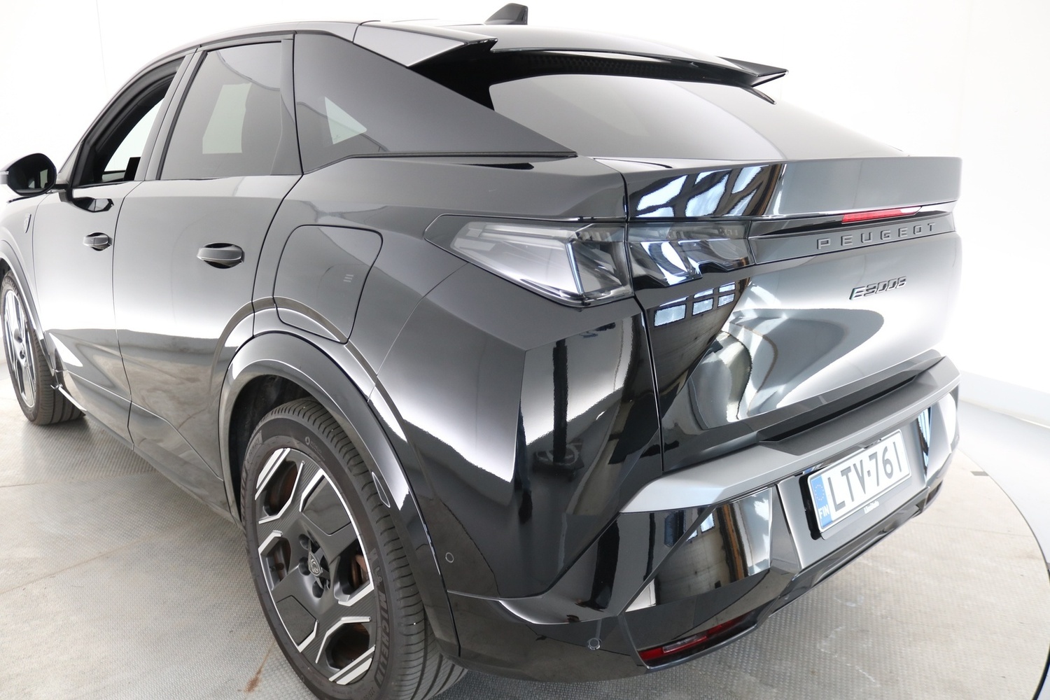 Peugeot E-3008 vaihtoauto