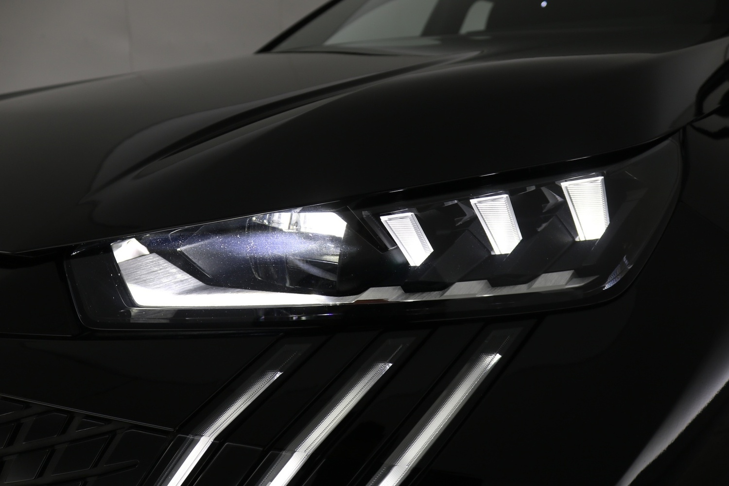 Peugeot E-3008 vaihtoauto