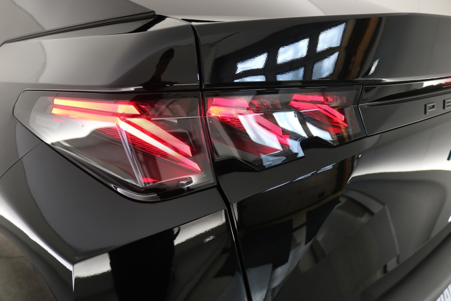 Peugeot E-3008 vaihtoauto
