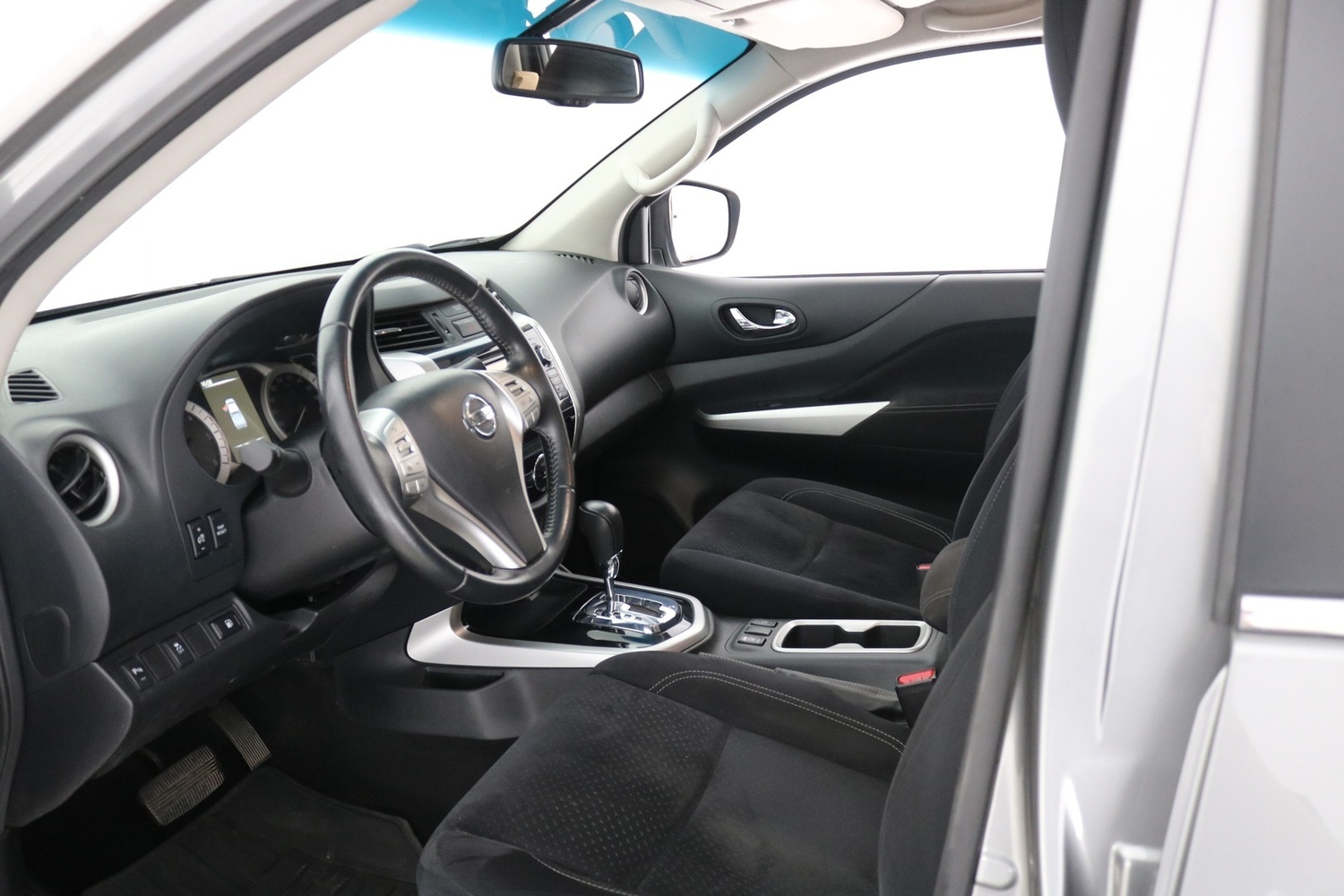 Nissan Navara vaihtoauto