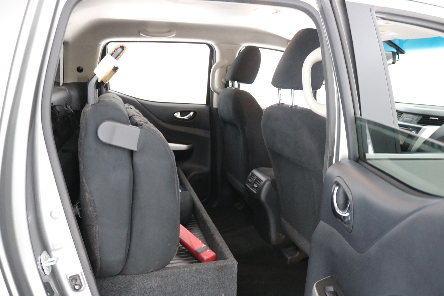 Nissan Navara vaihtoauto