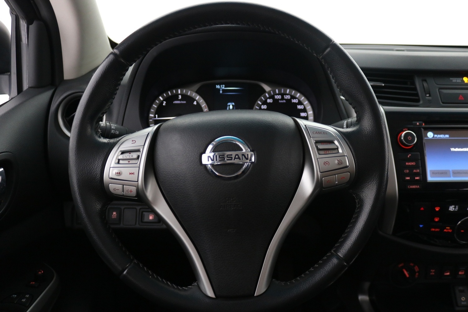 Nissan Navara vaihtoauto