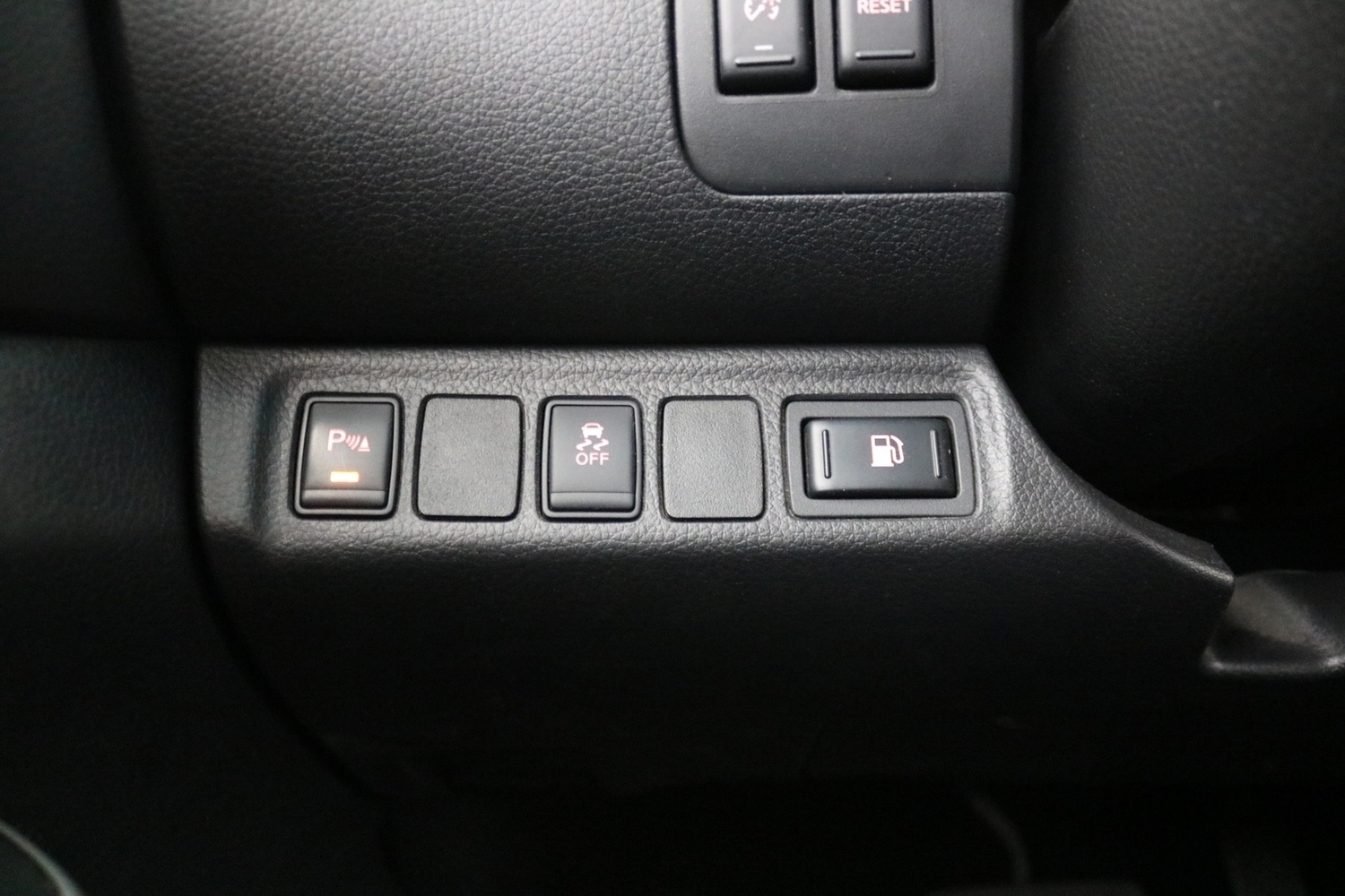 Nissan Navara vaihtoauto