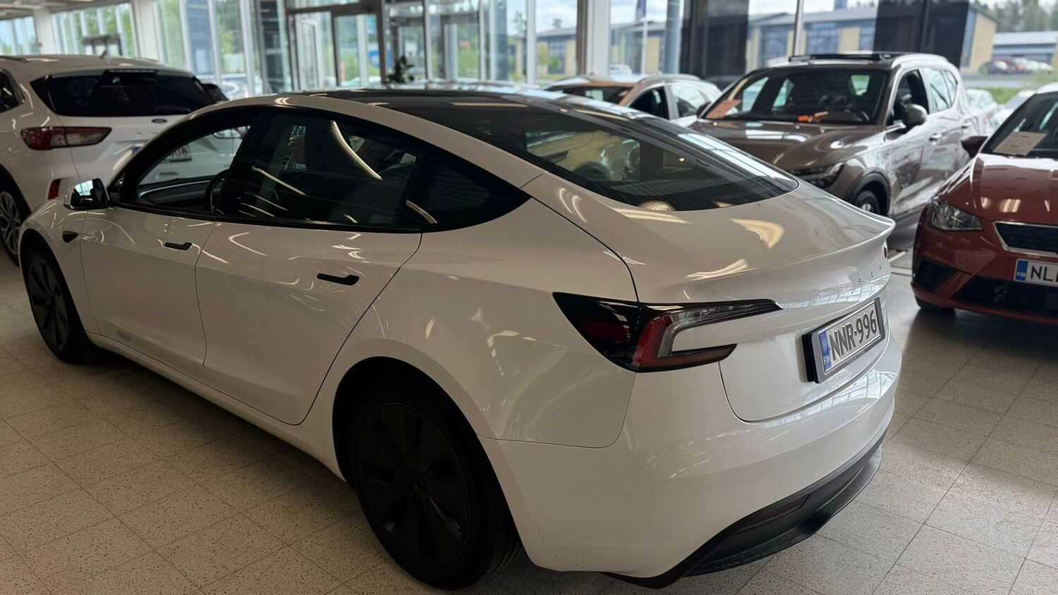 Tesla Model 3 vaihtoauto