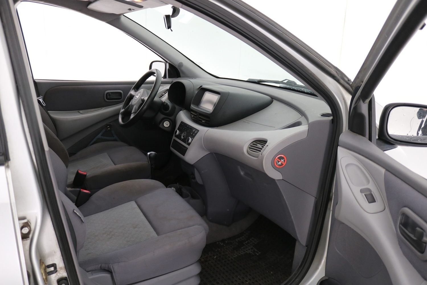 Nissan Almera Tino vaihtoauto