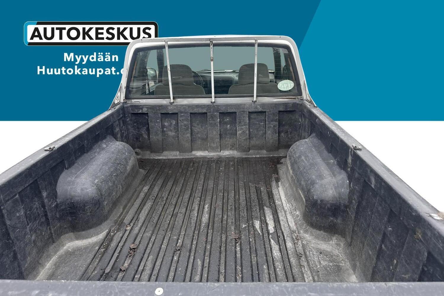 Nissan Pickup vaihtoauto