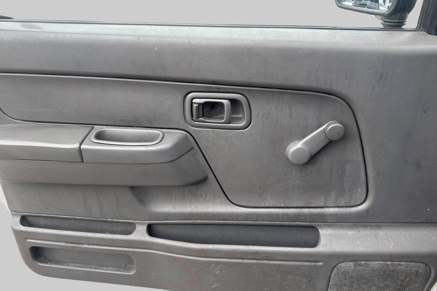 Nissan Pickup vaihtoauto