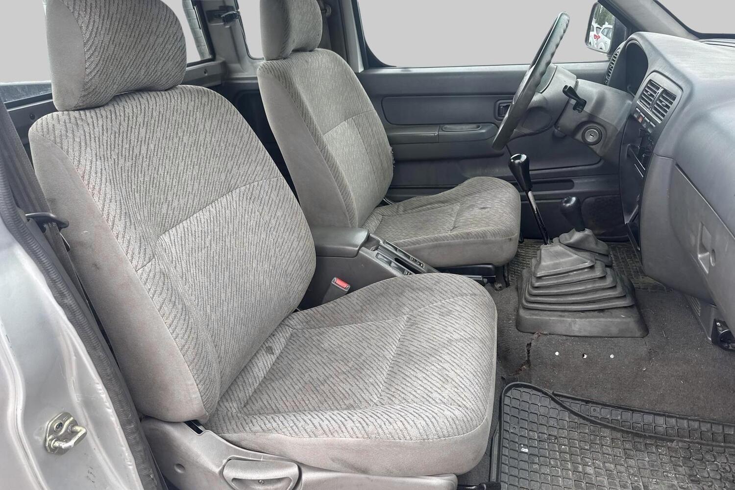 Nissan Pickup vaihtoauto