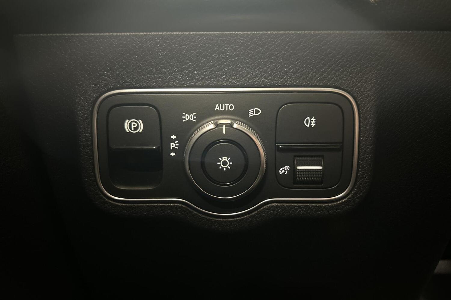 Mercedes-Benz EQB vaihtoauto