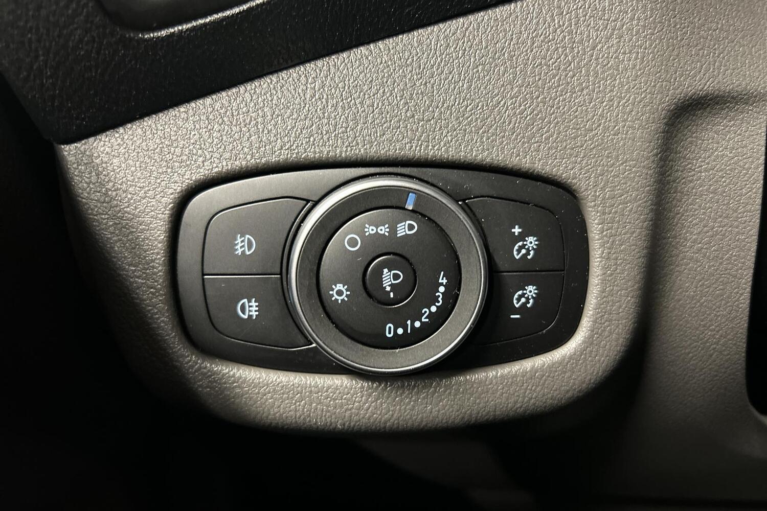 Ford Transit Connect vaihtoauto