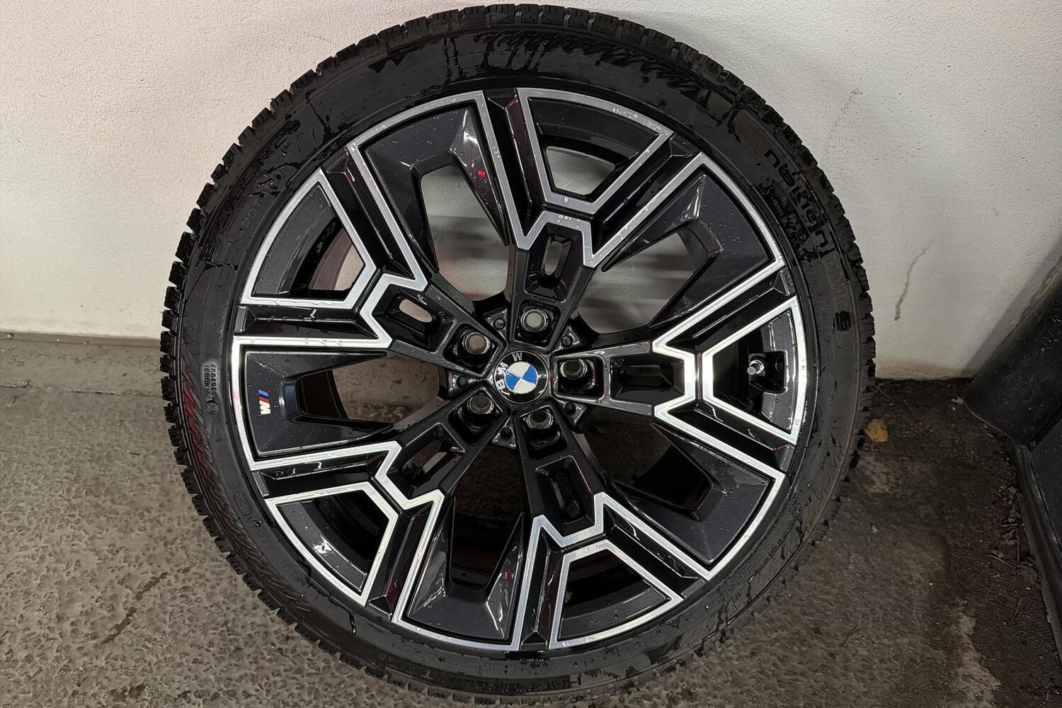BMW i5 vaihtoauto