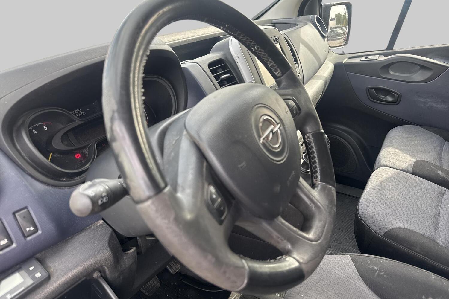 Opel Vivaro vaihtoauto